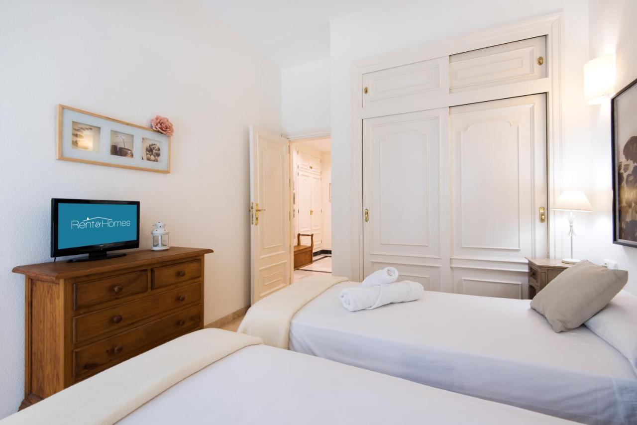 Rentandhomes Beachfront Marbella Center Екстер'єр фото