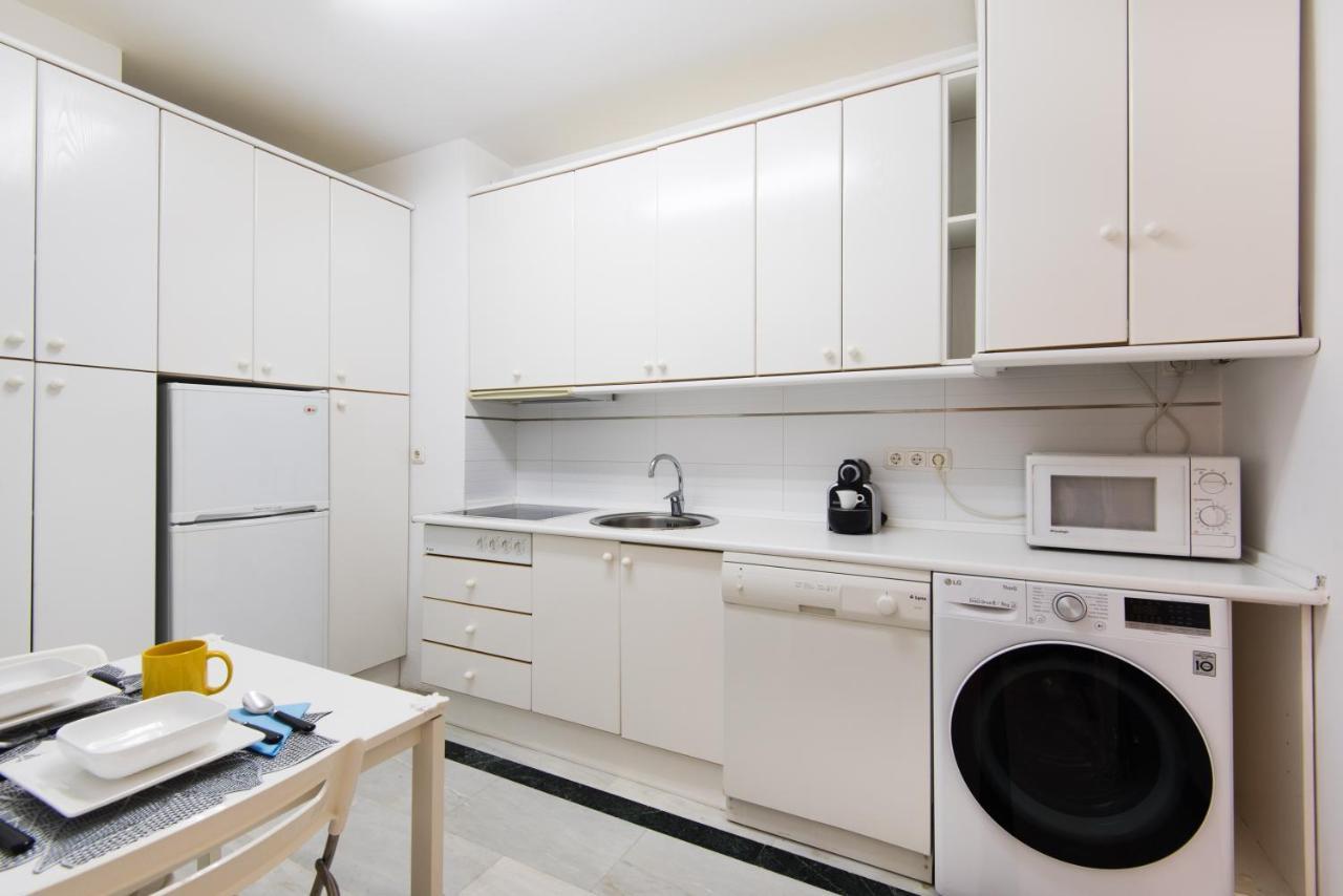 Rentandhomes Beachfront Marbella Center Екстер'єр фото