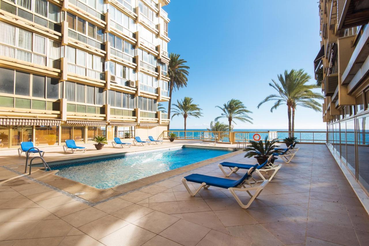 Rentandhomes Beachfront Marbella Center Екстер'єр фото